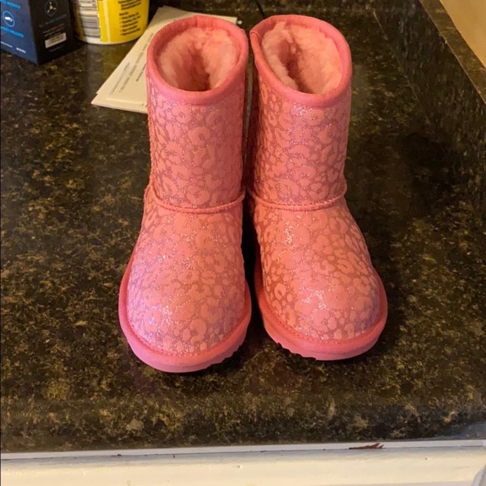 Girls sparkle leaopard uggs